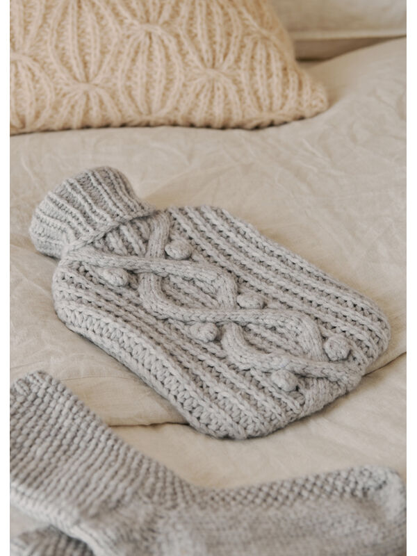 Lana Grossa VARMEFLASKE-TREKK Alta Moda Cashmere 16 - Strikkeoppskrift (SE)
