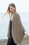 Lana Grossa CAPE JAKKE I SOMMERFUGLMØNSTER Alta Moda Alpaca - Strikkeoppskrift (NO)