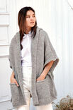 Lana Grossa GLATTSTRIKKET HETTEPONCHO MED KANTER MED LØFTE MASKER Lala Berlin Lovely Cotton - Strikkeoppskrift (NO)