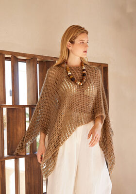 HEKLET PONCHO Natural Superkid Tweed fra Lana Grossa