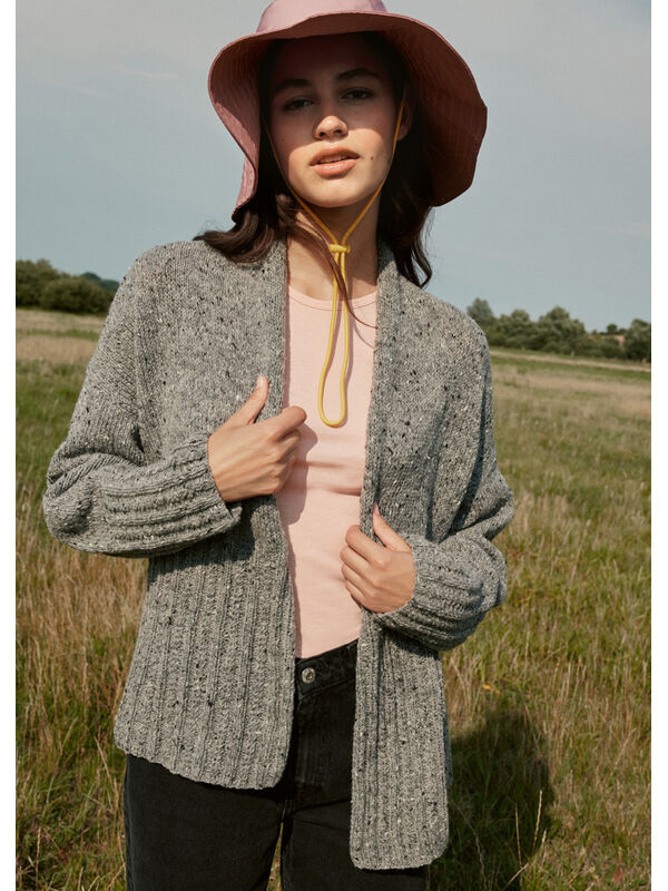 Lana Grossa CARDIGAN Landlust Soft Tweed 180 - Strikkeoppskrift (SE)