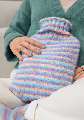 TREKK TIL VARMEFLASKE Cosy Socks Multi Stripes fra Lana Grossa
