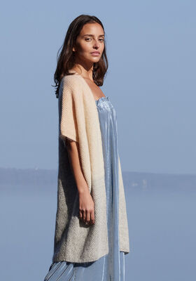 VEST Cool Wool Lace Hand-dyed, Cool Wool Lace & Silkhair - Strikkeoppskrift (DK) fra Lana Grossa