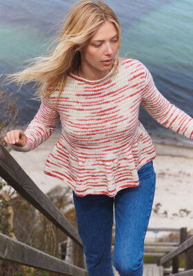 GENSER MED PEMPLUM Natural Alpaca Pelo - Strikkeoppskrift (NO) fra Lana Grossa