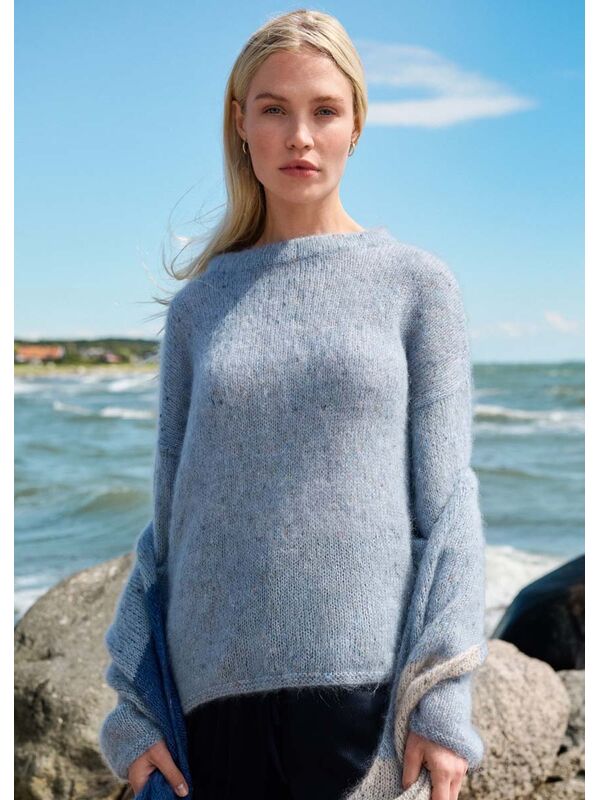 Lana Grossa GENSER MED RUND HALS Natural Superkid Tweed - Strikkeoppskrift (NO)