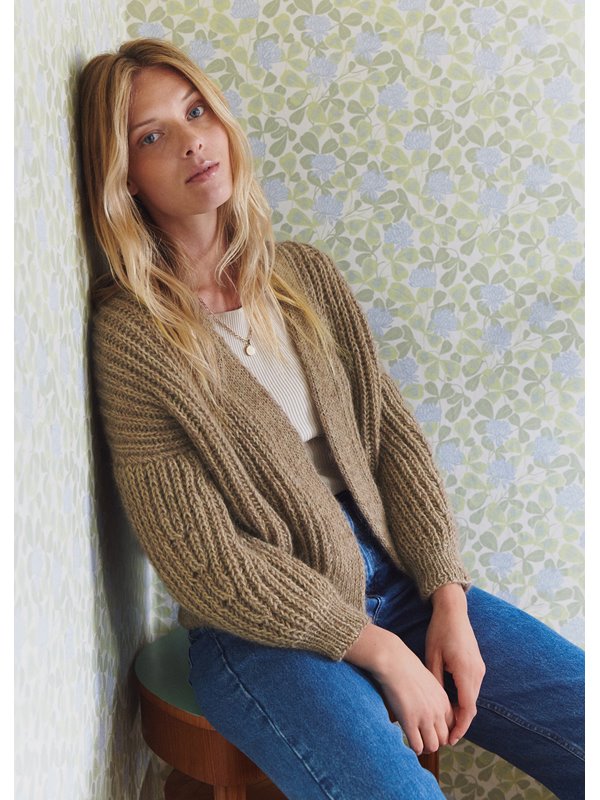 Lana Grossa PATENTJAKKE STRIKKET OVENFRA OG NED Natural Alpaca Classico & Setasuri - Strikkeoppskrift (NO)